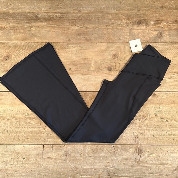 NWT- Fabletics HW Crossover Flare -BLACK (32”) REGULAR INSEAM New!! - Picture 3 of 12